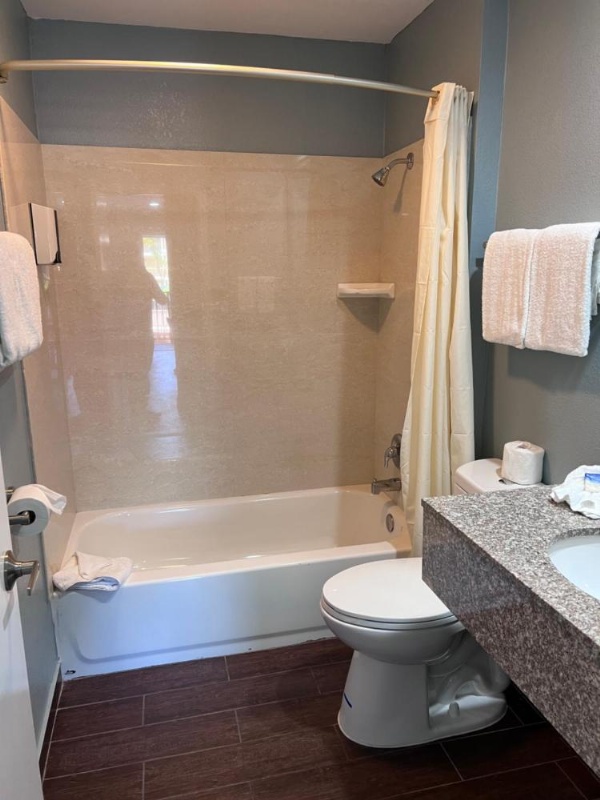 Surf City Inn & Suites image 43